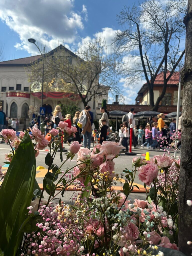 Galeria Beller ocupă strada timp de două zile. 28 de lucrări, opt artiști și 300 de intervenții